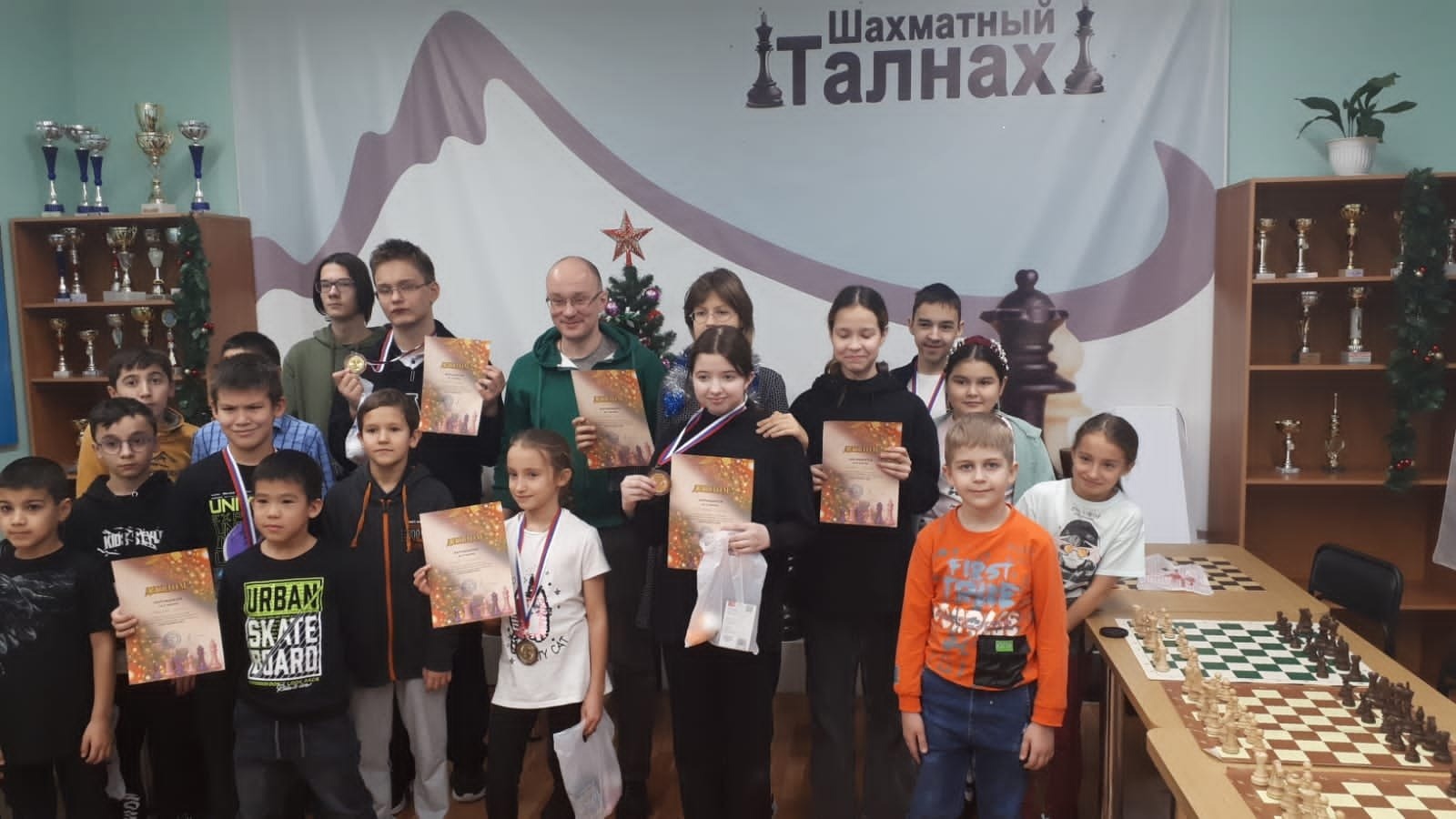 Новогодний блиц и Новогодний турнир по шахматам.